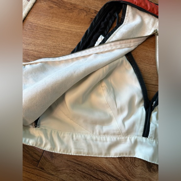 Acostamento Women’s faux leather & faux Linen mixed media cropped top. Medium. - Picture 11 of 12